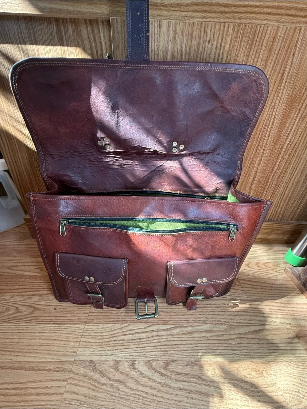 Cuero brand Vintage Leather Laptop Messenger Bag.Never used. Has long strap